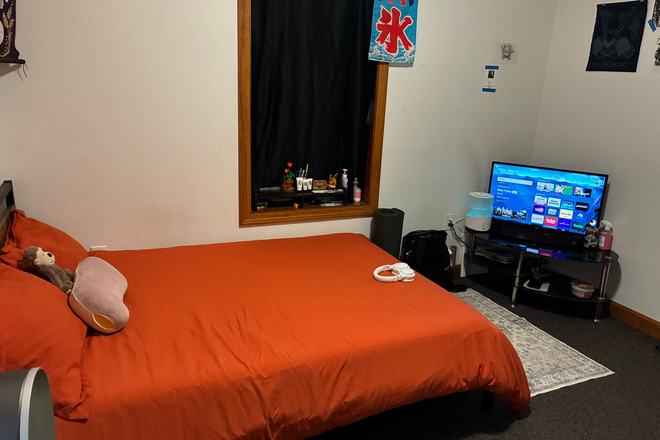 Alternate Room View - CHEAP!!! 24 Westland Ave,  BSMT APT, 3 min to campus