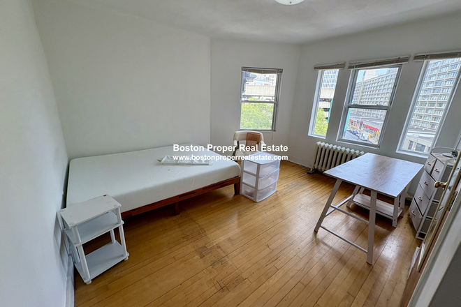 A - 2 bed with Den in Symphony Apartments