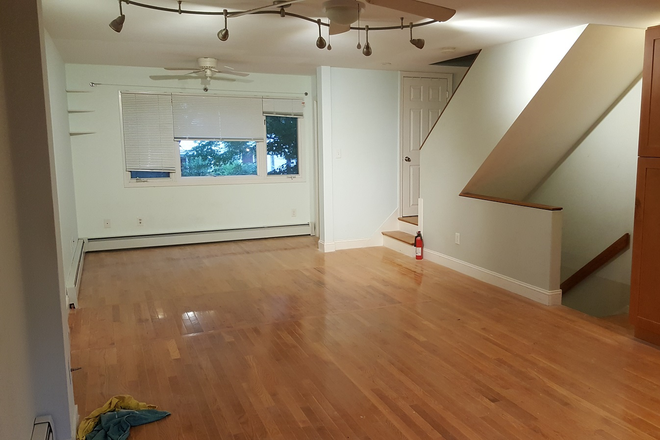 . - **Rare Opportunity in Cambridge** 3 bedrooms, 2 bathrooms Townhome