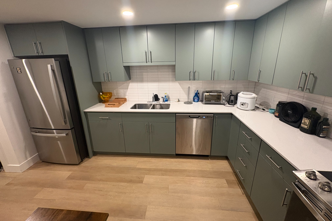 Kitchen - The Ivy Apartments