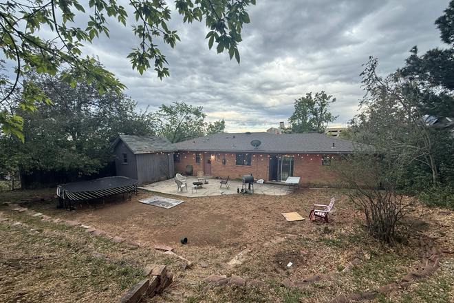 Backyard - Summer Sublease Townhome