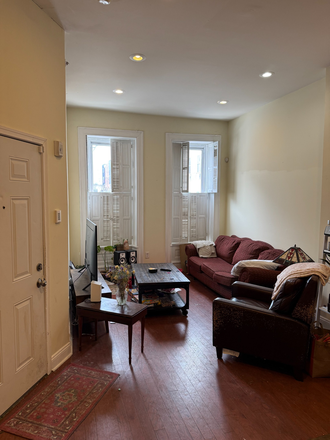 living room - Modern 3 Bedroom close to Temple Campus Apartments