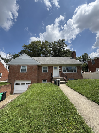 House - One Bedroom with a Private Bathroom House