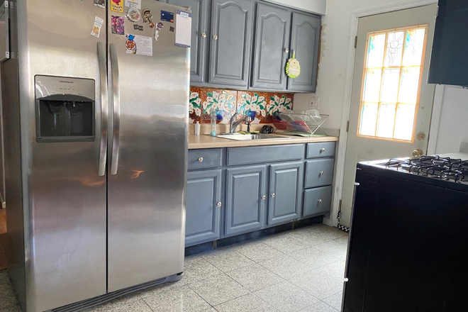 Kitchen - 1 min walking distance to Hofstra with big common area House