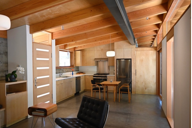 Shared living room and kitchen. - Shared bungalow in Kensington for rent