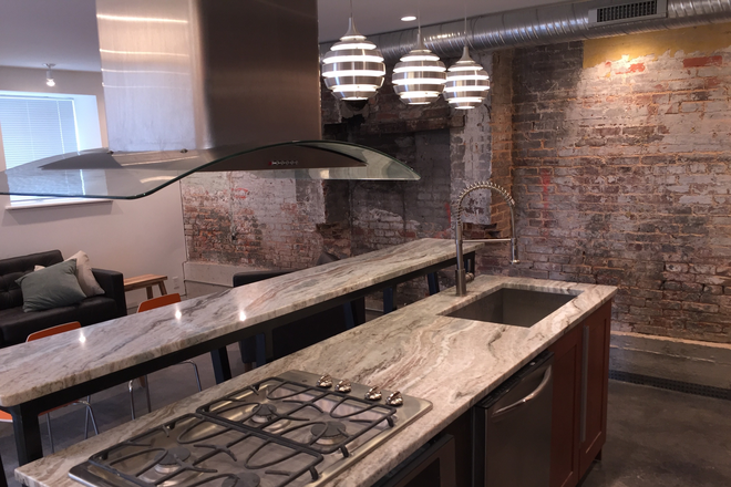 kitchen countertop - BEAUTIFUL BEDROOM FOR RENT 2 BLOCKS FROM PENN STATION Townhome