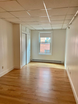 STUDIO - NO BROKER FEE & JUST PAINTED - STUDIO AT 272 NEWBURY ST. IN THE BACK BAY AVAILABLE JANUARY 1, 2025 Apartments