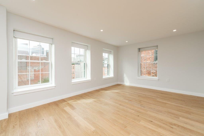 - - Nice renovated 4 beds/3 baths in North End - Available 06/01 Apartments