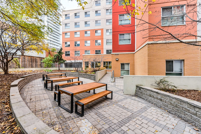 Courtyard - Avant Toronto - Premier Student Residence Apartments