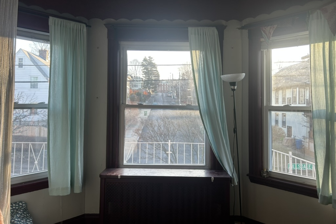 Windows of bedroom - Bedroom in spacious home close to Tufts campus
