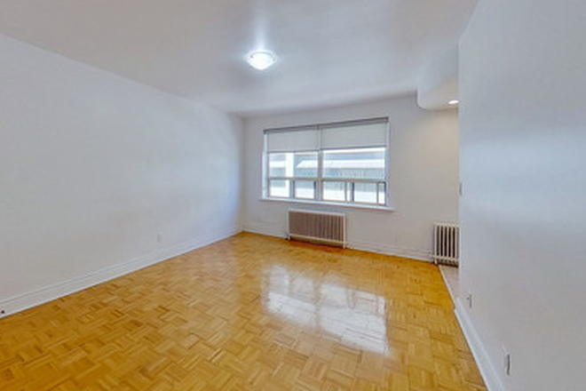 Living Room - 710 Spadina #405: Large studio unit with lots of natural light and 3 large closets Apartments