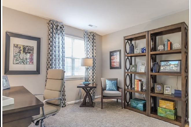 Available bedroom - Versailles Apartments