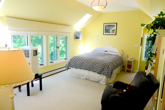 bedroom - 9-month lease: Room (w/ private bathroom) for respectful FEMALE in upscale home