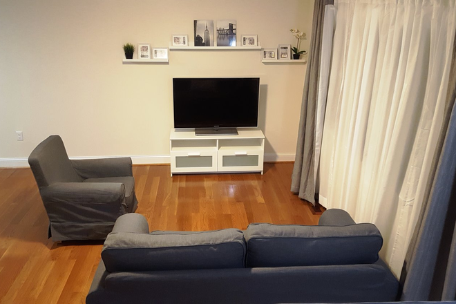 Living Room - Fully furnished rooms in College Park House