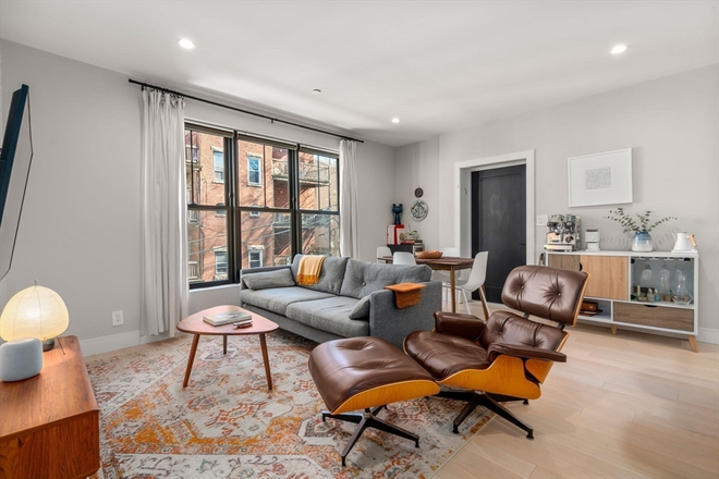 Living - Beautiful apartment, incredibly close to Longwood medical area