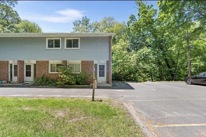 Photo - two - three  bed rooms two bathroom,  5 min drive to campus Condo