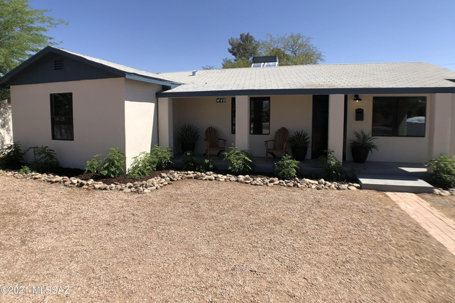 Front of House - Spacious 4BR Near Campus – Huge Yard + Parking House