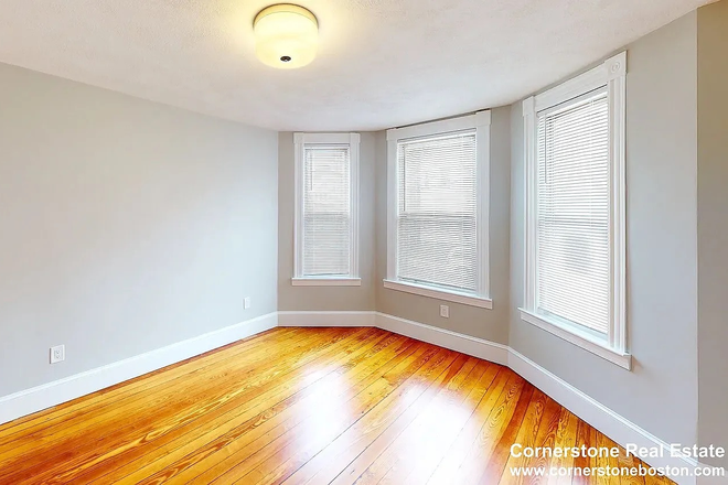 Bedroom - Room Rental- 4 individual Bedrooms for rent in a 4 Bedroom 2 Bathroom Apartment in Dorchester!