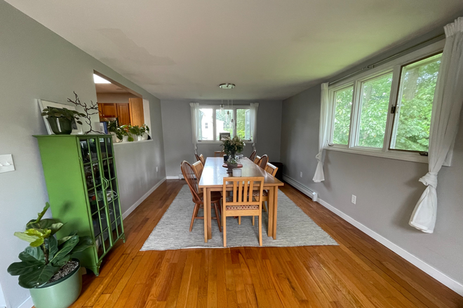 Dining room - 1 room available in 4BR/3BA house in Burlington (New North End)!
