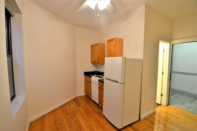 Kitchen - 1 bed WESTLAND AVE - NEXT to CAMPUS! - Heat/Hot Water Included! Apartments