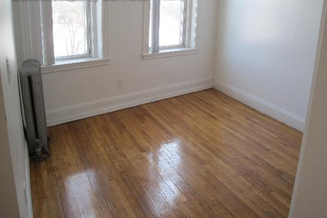 Bedroom-Livingroom - STUDIO PARK DR 09/01 **NO FEE*** Apartments