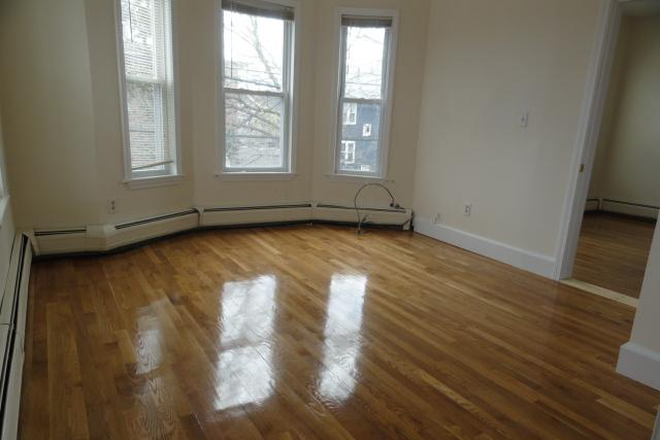 . - SPACIOUS 3 BED / 1 BATH WITH HEAT INCLUDED, NO BROKER FEE!! Apartments
