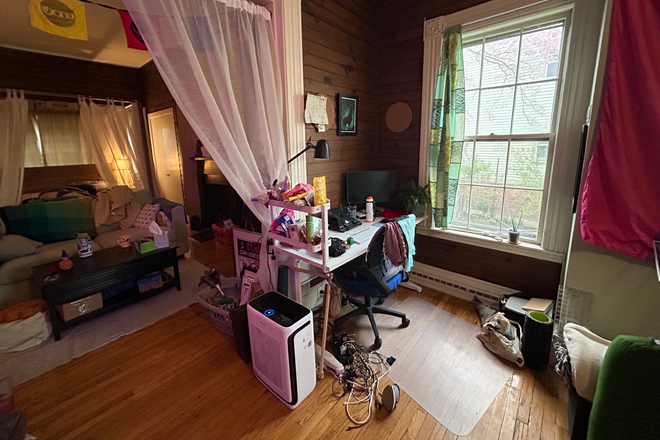 Living area - Spring Hill Studio Lease Takeover (parking + utilities included!) Apartments