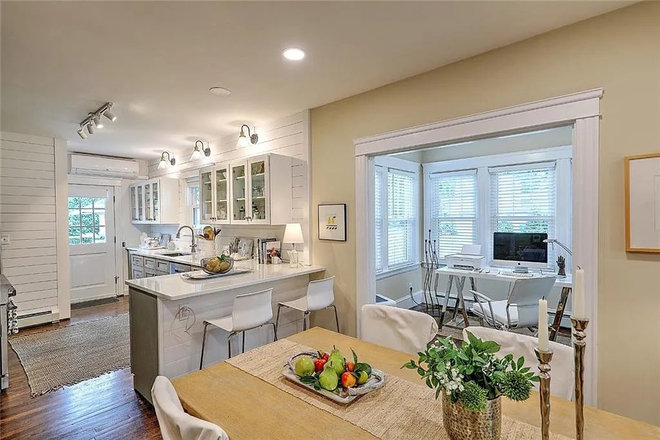 dining area - Charming 2BR Barrington Cottage + Garden/Sauna, Walk to Water House