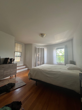 bedroom - Large 3 bed/1 bath in Brookline!
