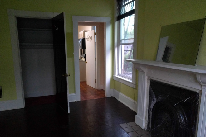 Bedroom / living room - Cozy studio in a historic house, all inclusive, walk to UC