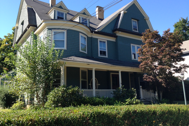 Exterior - Large 2 bedroom apt in quiet and convenient Newtonville