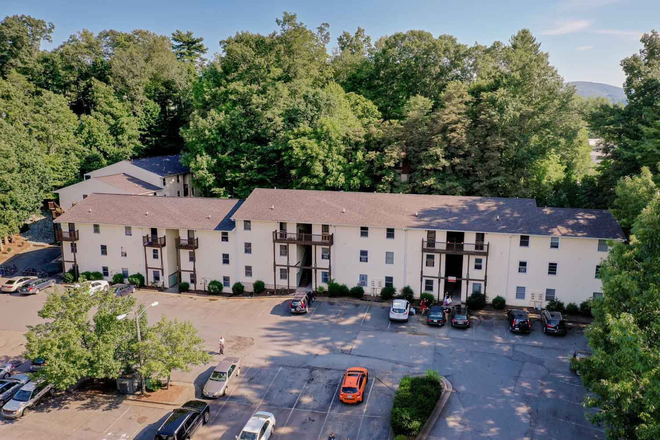 Outside view - Steeplechase Woodcircle