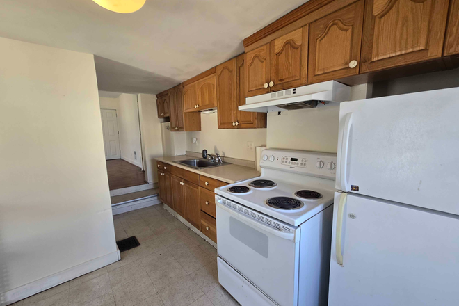 Kitchen - 3 Rooms Available on Vernon Street- Within walking distance of Campus & Main Street Apartments