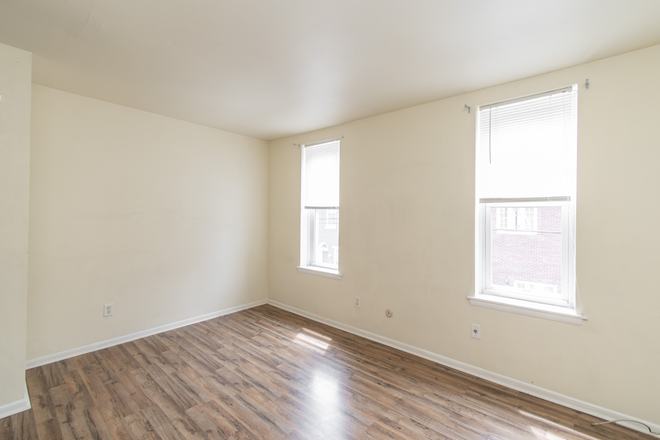 Bedroom 1 - 1635 Fontain St. Great Location Close to Campus House