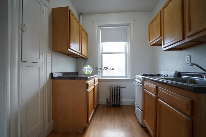 1 - SEPT 2026-Awesome Cleveland Circle.1 bed split. H/HW inc. No Fee! Apartments