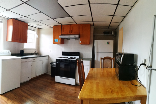 Kitchen - NO FEE Furnished 5 bedroom, 1300ft apartment - Close to Tufts Medford