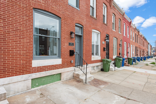outside street view - Classic Elegant Townhome at Hopkins 3 bd 3 bath