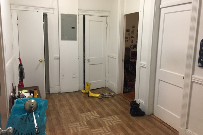 Call NOW for showings! 617-236-8600 - HEMENWAY ST - SPLIT 2BR/1BA FOR 3 PPL *AVAIL NOW* W/ H&HW INC, LNDRY IN BLDNG, LRG FOYER, EIK! Apartments