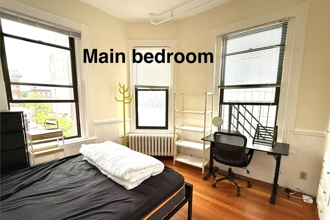 Main bedroom - Cozy, Pleasant View Apartment Right beside Harvard Square