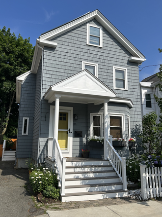 Front view - 3-bed, 2.5 bath, Single-Family Home, 4900/mo