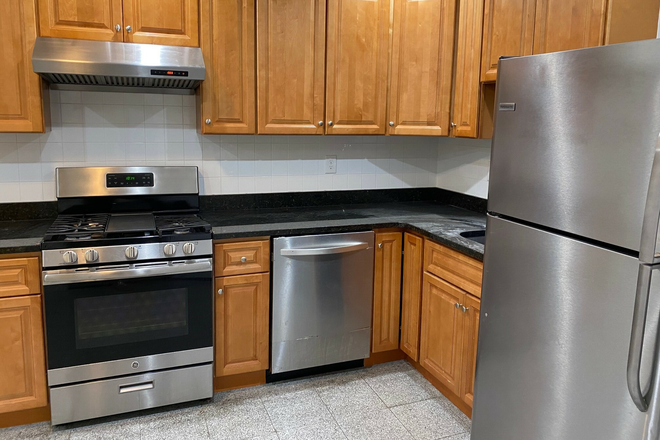 Call NOW for showings! 617-236-8550 - NORTHAMPTON ST - *9/1/2026* PART FRNISHED FLOOR THRU BRWNSTNE 4BR/1BA W/ EQUAL BDROMS, IN UNIT LNDRY Apartments