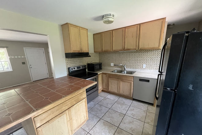 1 - August Pre-leasing: 725 33rd St House