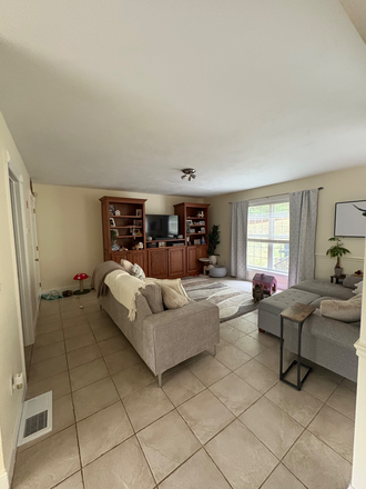 Living room - Large 4 bedroom, 3 Bath Duplex For Rent Duplex