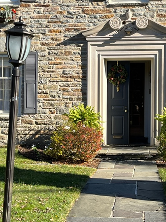 The house - Beautiful, comfortable living space in the heart of elegant Roland Park stone house