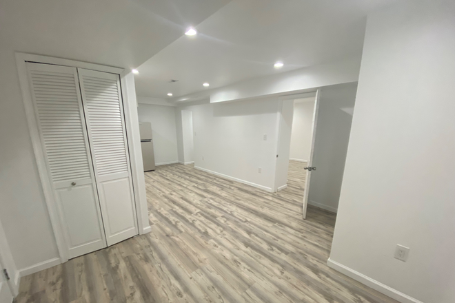 Living Room - Renovated one bedroom apartment near trader joe and wholefood - south campus