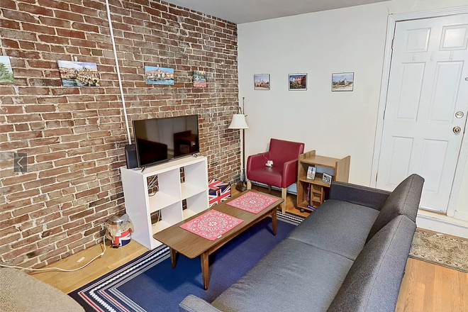 Living - 2 Bed on Symphony road w/ utilities included! Apartments