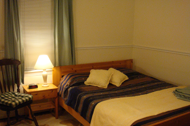 Your bedroom - International Scholars, Researchers, Students - Lovely Furnished  Home Close to Harvard