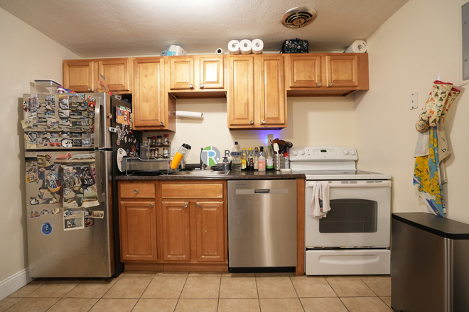 1 - SEPT 2026-Fantastic Longwood 1 bed w/ parking! Apartments