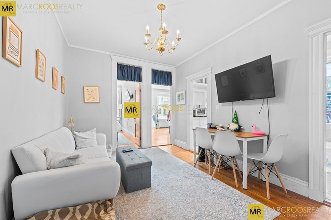 Call NOW for showings! 617-236-8600 - NEWBURY ST - COXY & LUXE RENOVATED 3BR/1BA IN BACK BAY W/ H&HW INC, LNDRY IN BLDNG *9/1/2025*