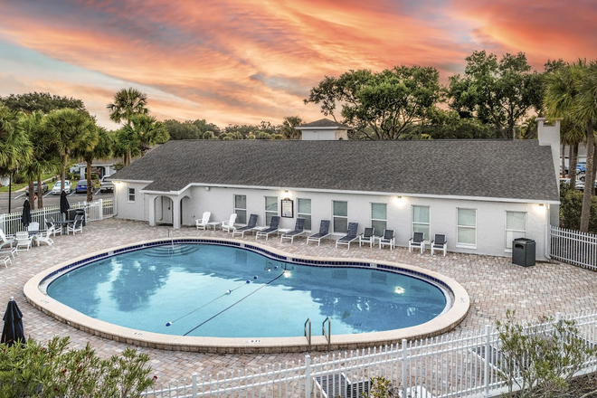 Pool - Summit West Apts: Summer Housing w/ Renewal Option; Dates and Rent Flexible; Ideal for Grad Students